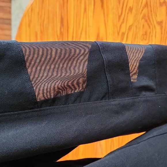 Express Leggings with Mesh Sides - Picture 5 of 7